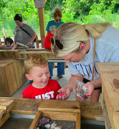 Unearthing Adventures: Powell County Public Library Young Miners’ Strike It Rich at Agate Alley! gem mining 2