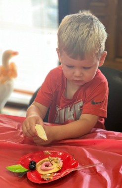 An Apple-solutely Awesome Afternoon at the Powell County Public Library! library apple 2b